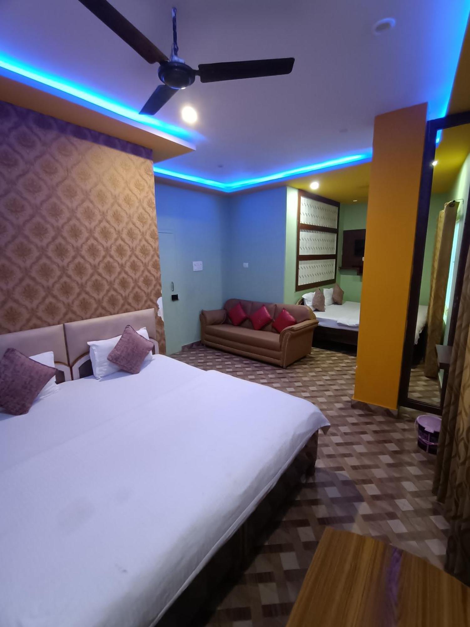 Hotel Picasso Varanasi Prime Location Ngoại thất bức ảnh