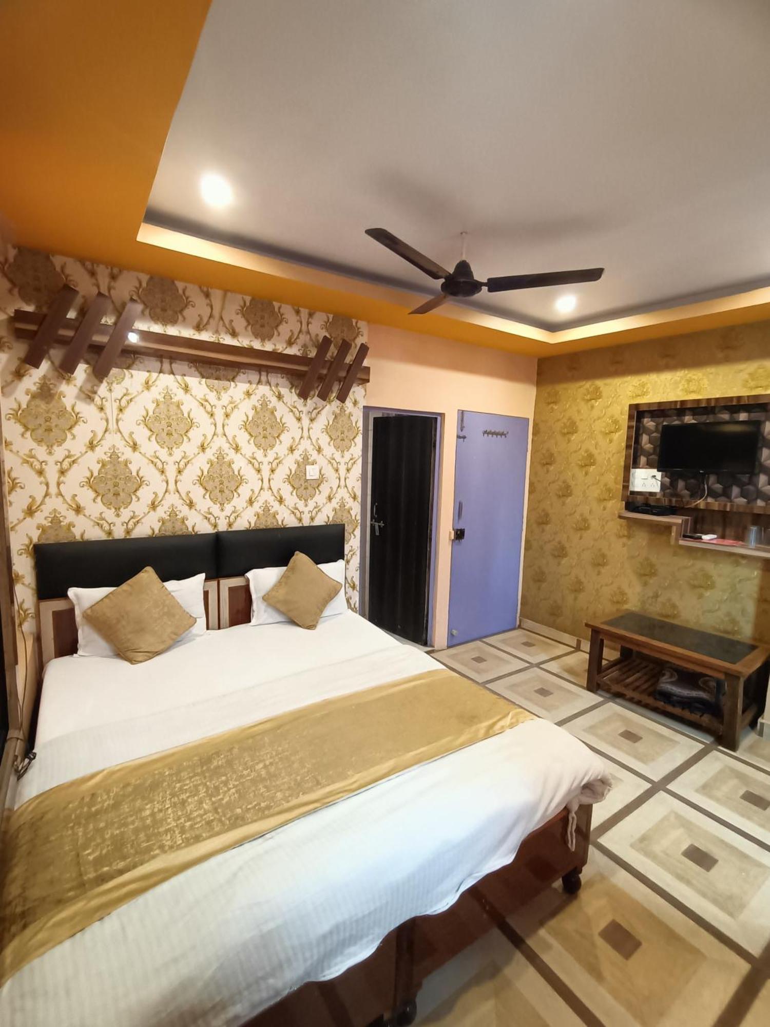 Hotel Picasso Varanasi Prime Location Ngoại thất bức ảnh