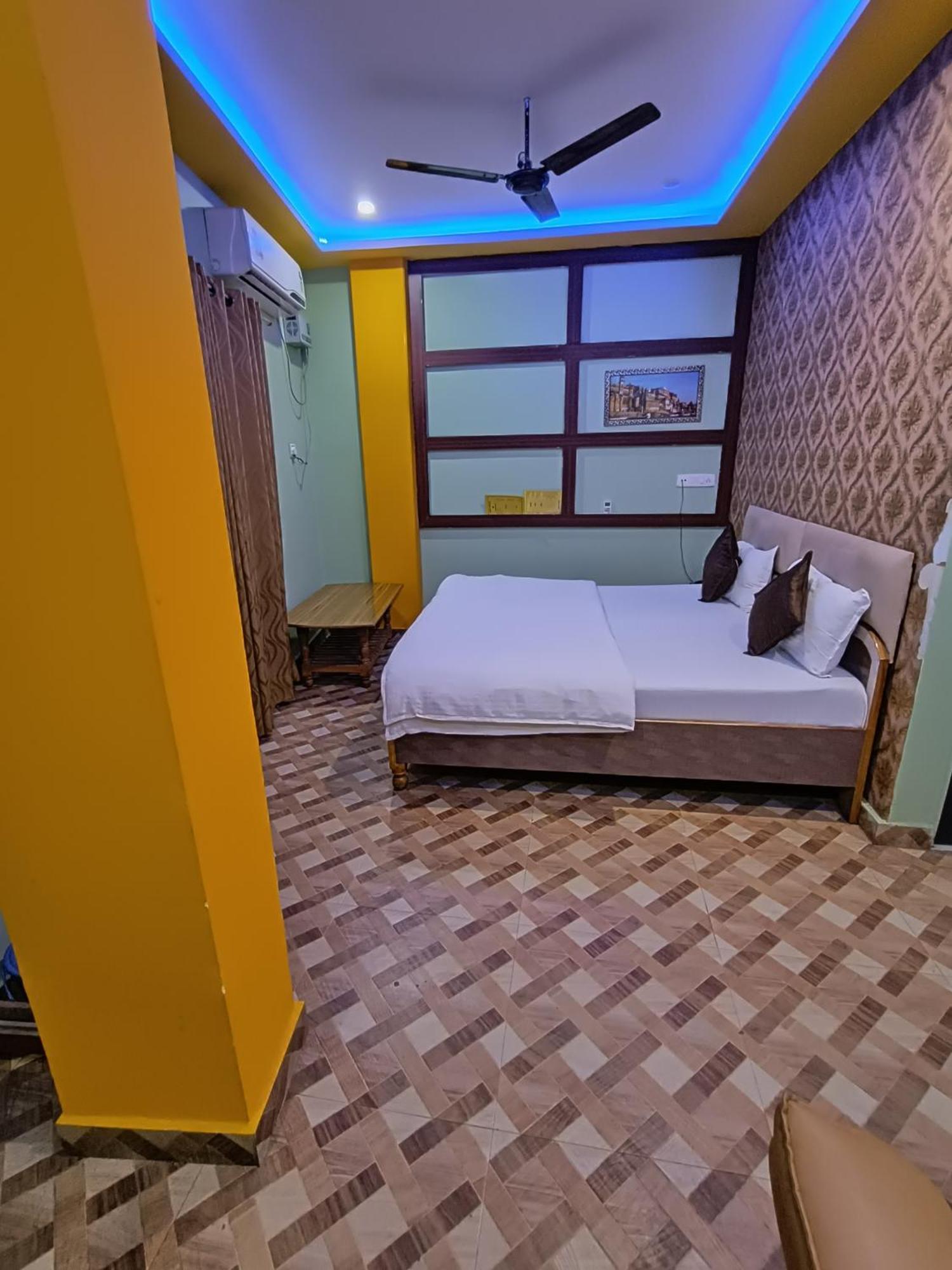 Hotel Picasso Varanasi Prime Location Ngoại thất bức ảnh