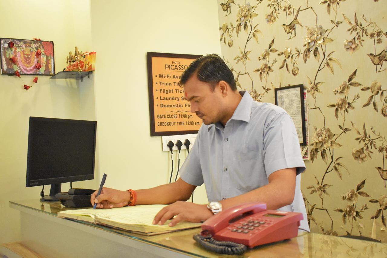 Hotel Picasso Varanasi Prime Location Ngoại thất bức ảnh